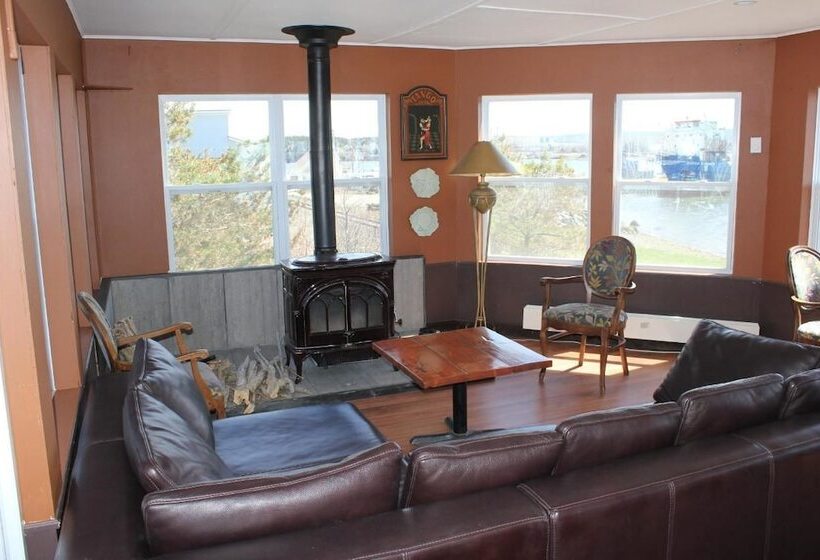 مبيت وإفطار Harbourview Motel And Accommodations