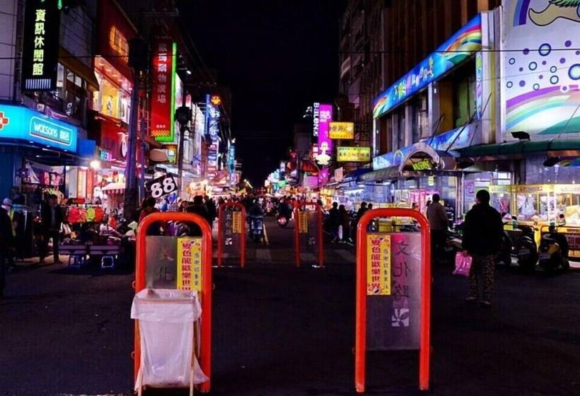 تختخواب و صبحانه Meant To Be