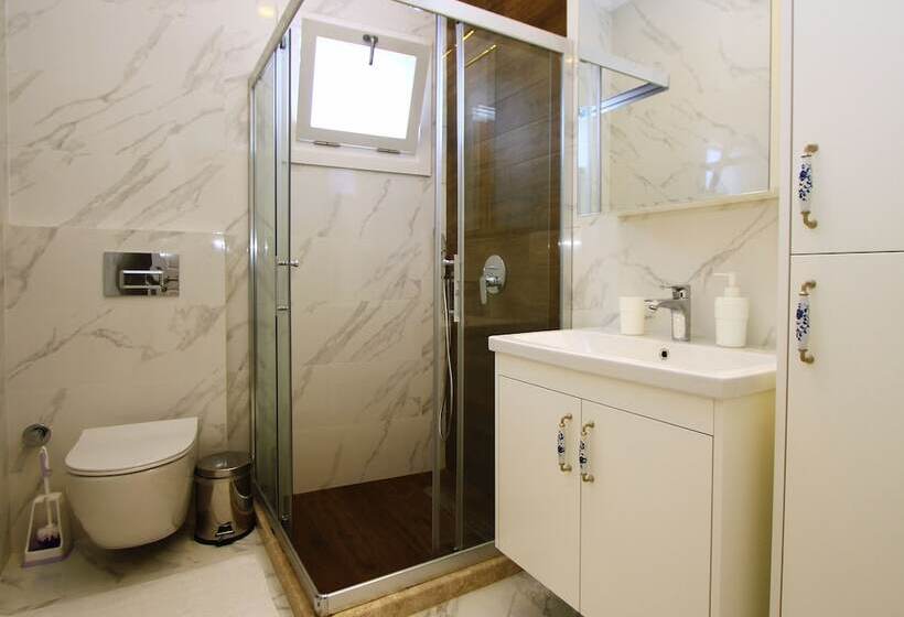 Cesme Kale Tas Apart