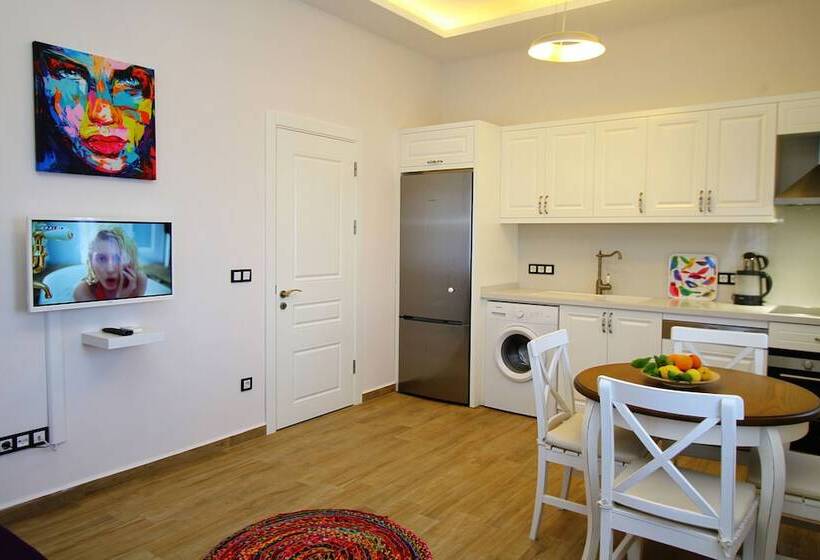 Cesme Kale Tas Apart