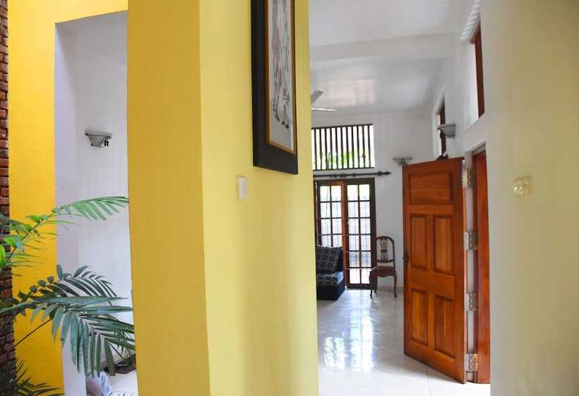 Ceylon Hostel Colombo Int Airport