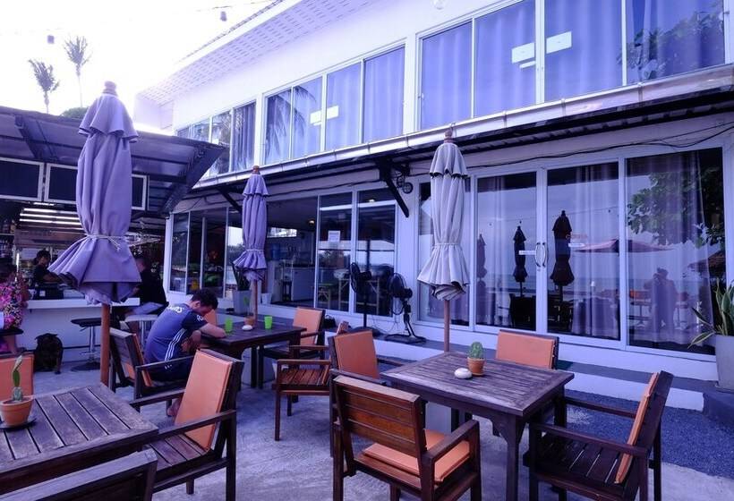 Chill Inn Lamai Hostel & Beach Cafe