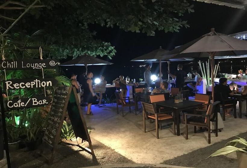 Chill Inn Lamai Hostel & Beach Cafe