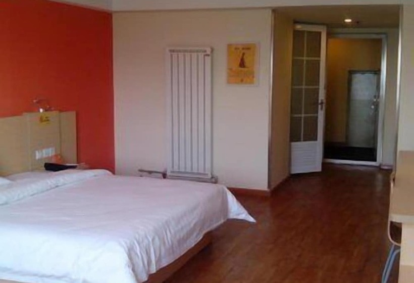 בית מלון כפרי 7 Days Inn