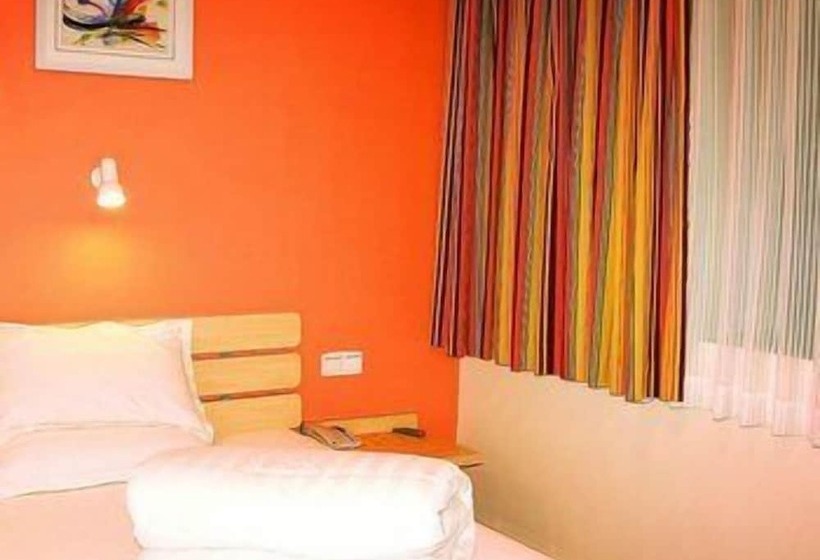 בית מלון כפרי 7 Days Inn