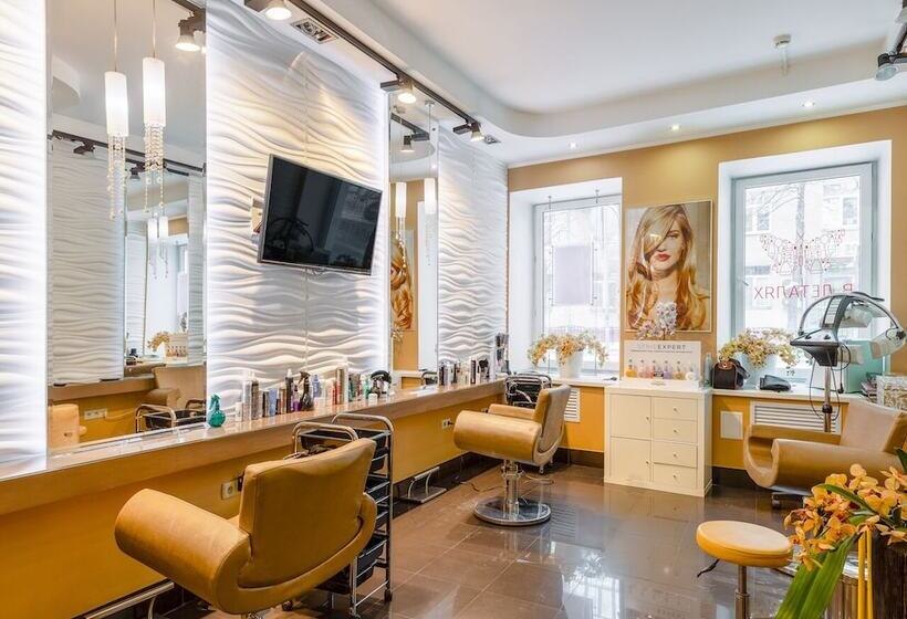 هتل Art Grand Victoria