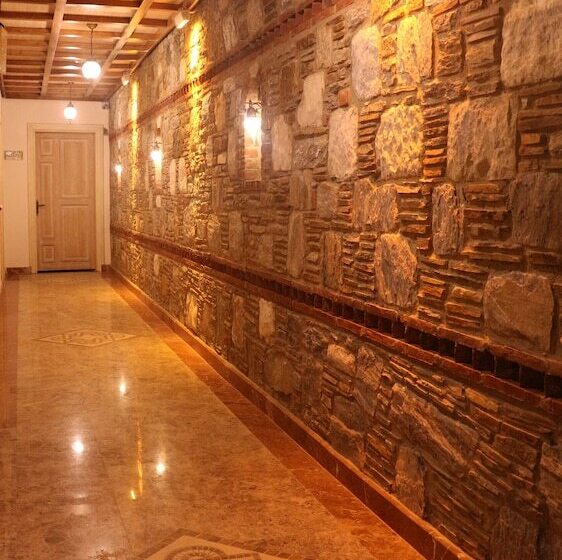 Отель Celsus Boutique