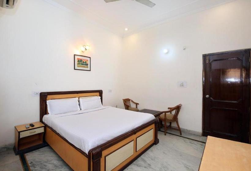 酒店 Capital O 10990  Gobind Regency