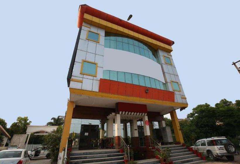 酒店 Capital O 10990  Gobind Regency