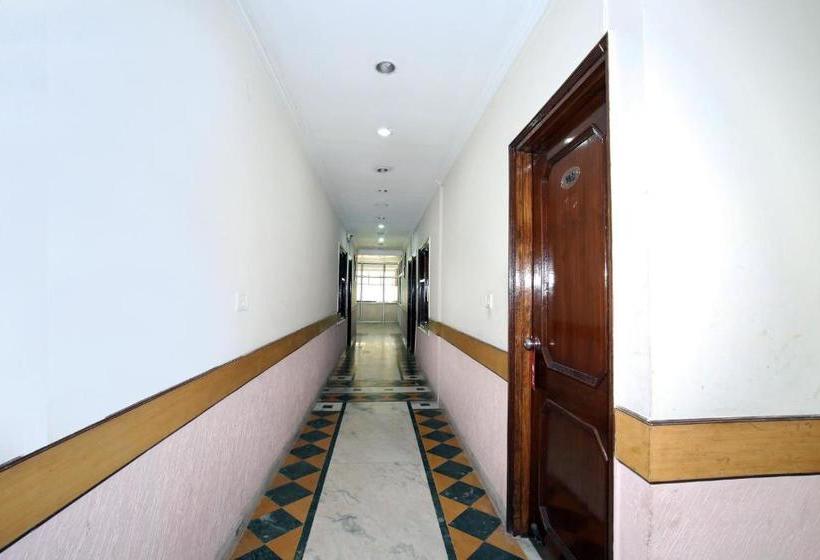 酒店 Capital O 10990  Gobind Regency