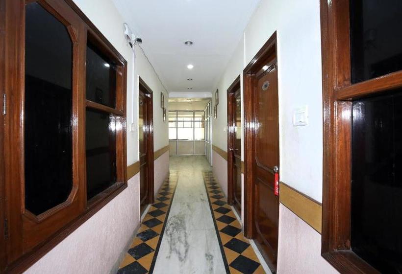 酒店 Capital O 10990  Gobind Regency