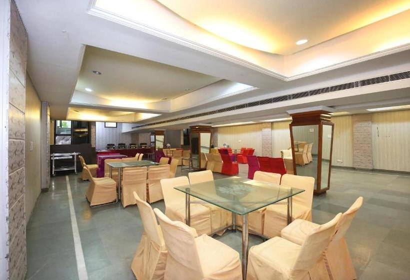 酒店 Capital O 10990  Gobind Regency