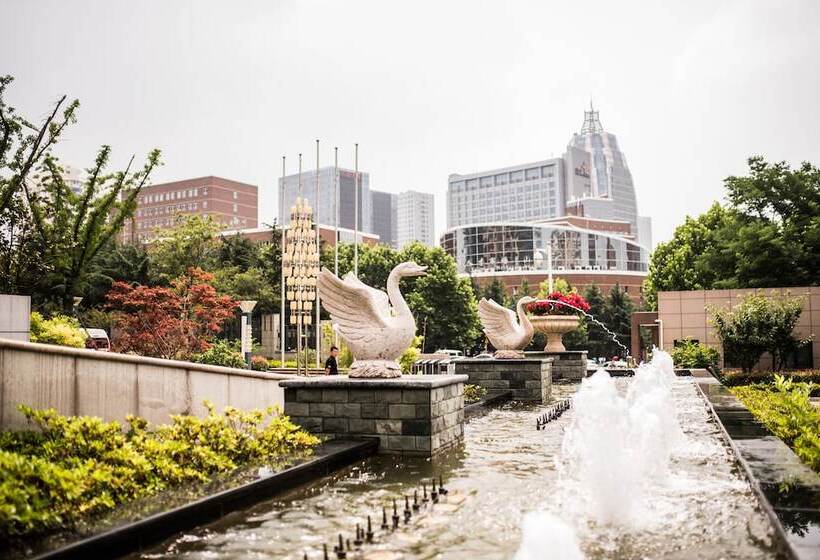 Hundred Hotel Qingdao