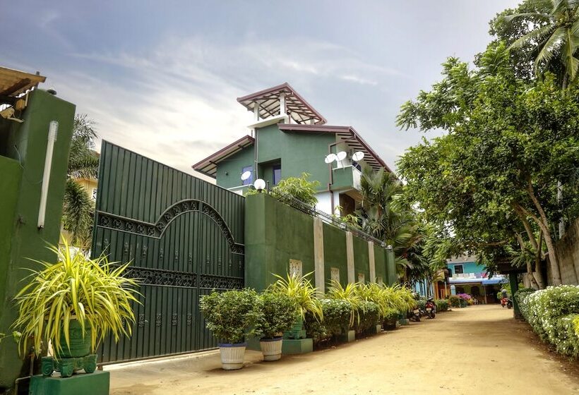 בית מלון כפרי Ranmal Airport Transit