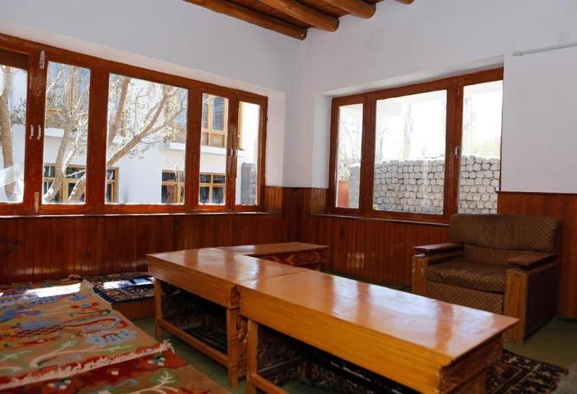 Hotel Royal Hill By Oyo Rooms