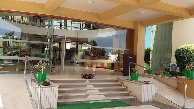 Отель Seven Sky Clarks Exotica