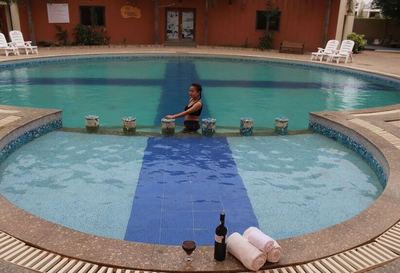 Отель Seven Sky Clarks Exotica