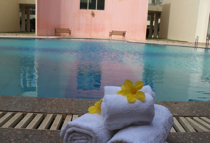 Отель Seven Sky Clarks Exotica