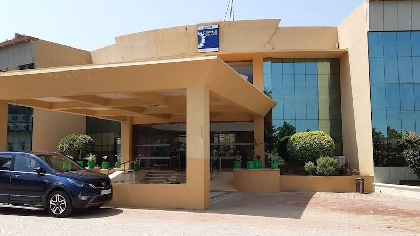 Отель Seven Sky Clarks Exotica