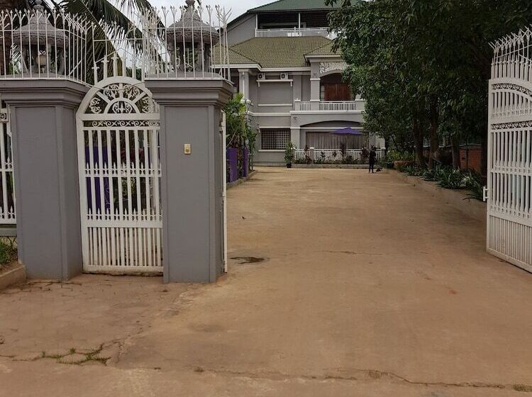 호텔 White Lotus Resort