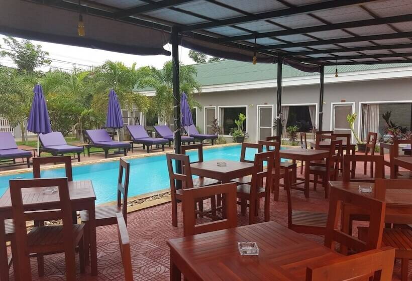 호텔 White Lotus Resort