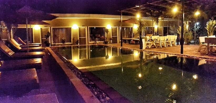 호텔 White Lotus Resort