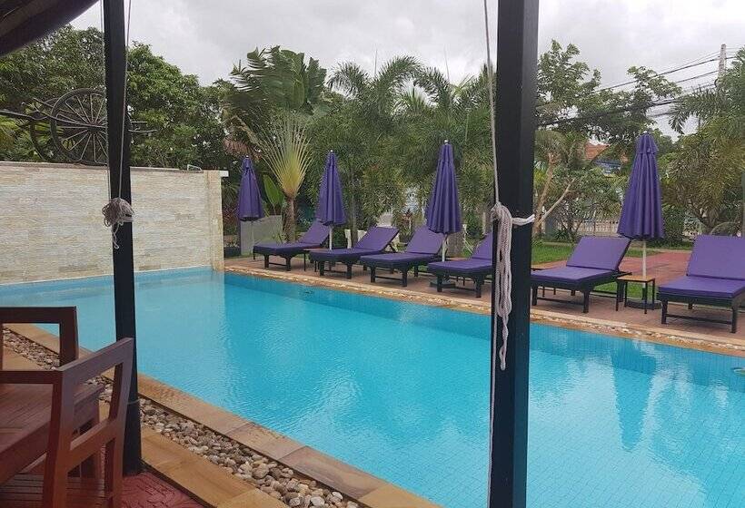 호텔 White Lotus Resort