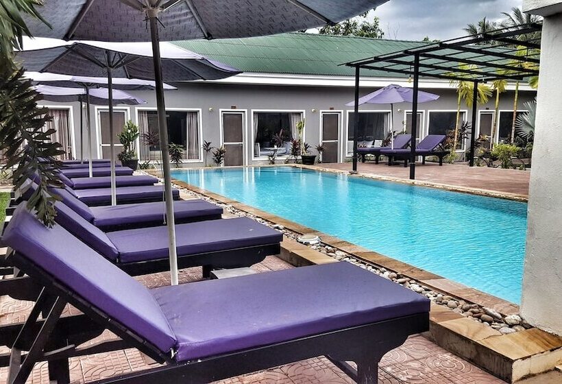 호텔 White Lotus Resort