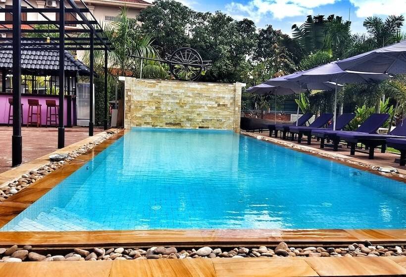 호텔 White Lotus Resort