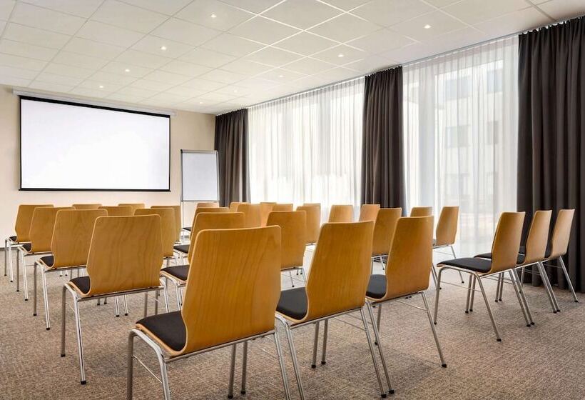 호텔 Wyndham Garden Munich Messe