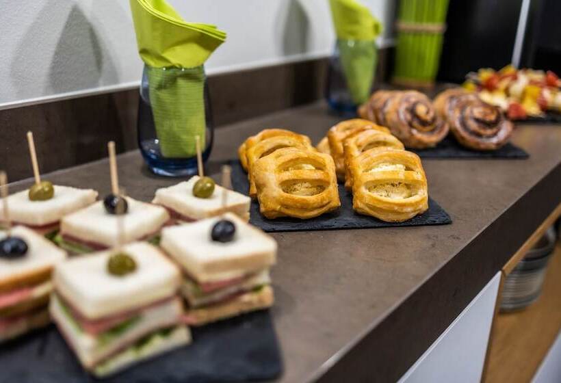 호텔 Wyndham Garden Munich Messe