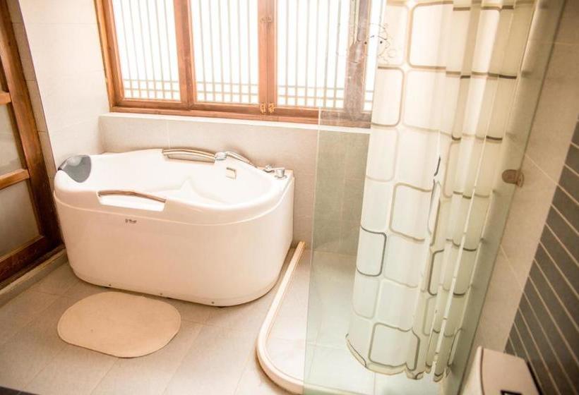 Lijiang Shuhe Qingtao Inn