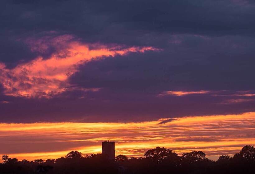 بنسيون Carrick's At Castle Farm