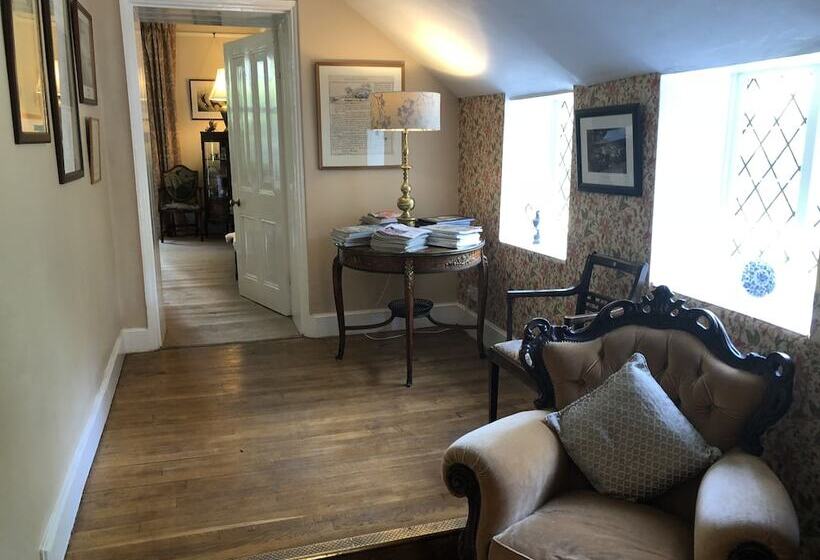 بنسيون Carrick's At Castle Farm