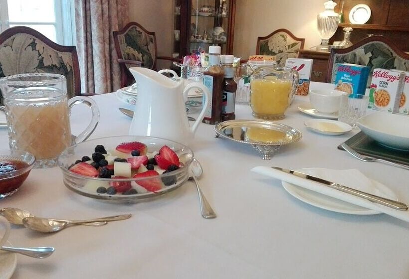 بنسيون Carrick's At Castle Farm