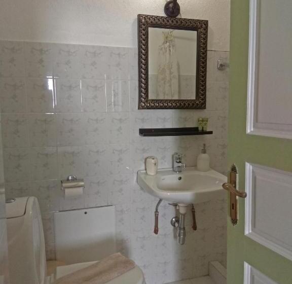 بنسيون Guesthouse Iro