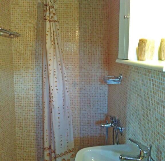 بنسيون Guesthouse Iro