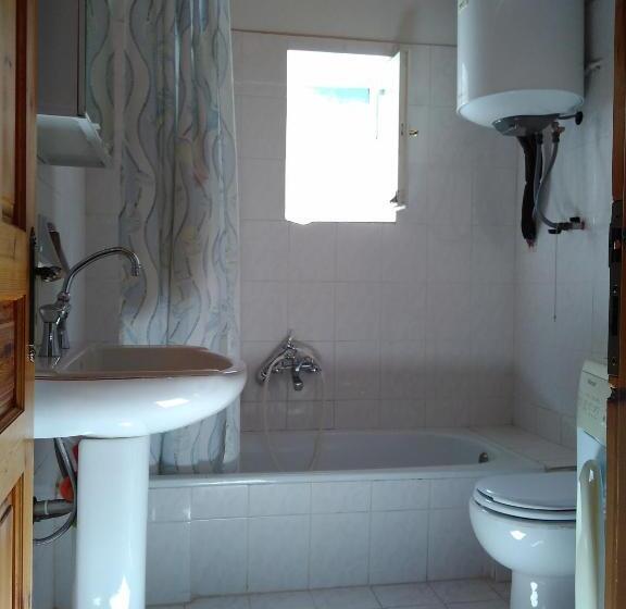 بنسيون Guesthouse Iro