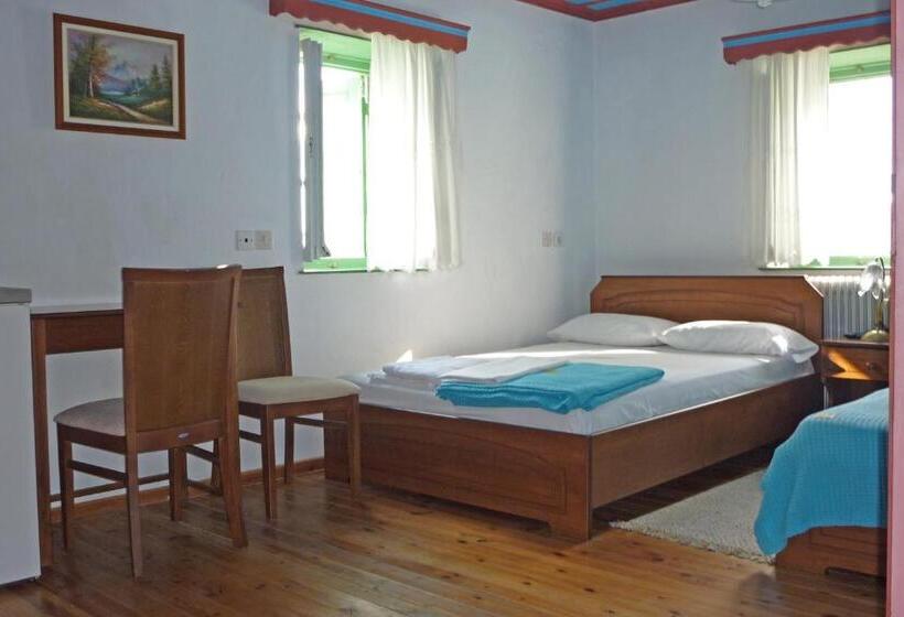 بنسيون Guesthouse Iro