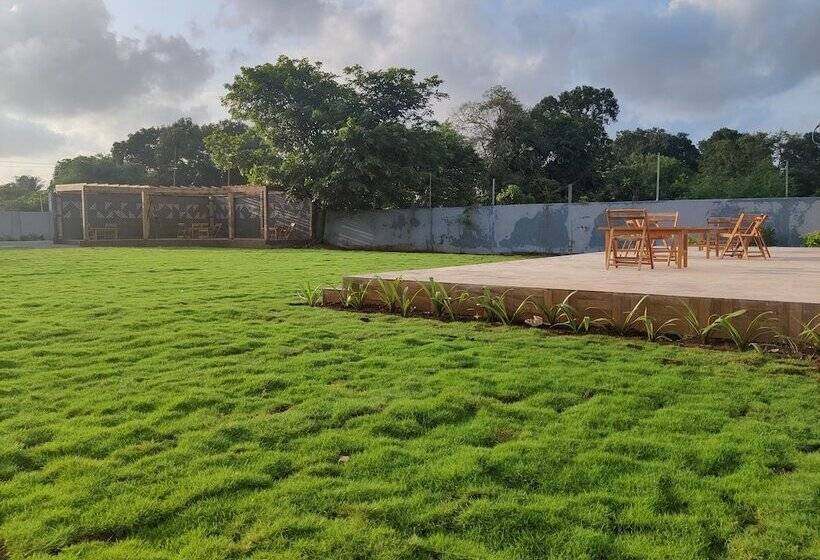 ペンション Pushp Vatika Resort & Lawns