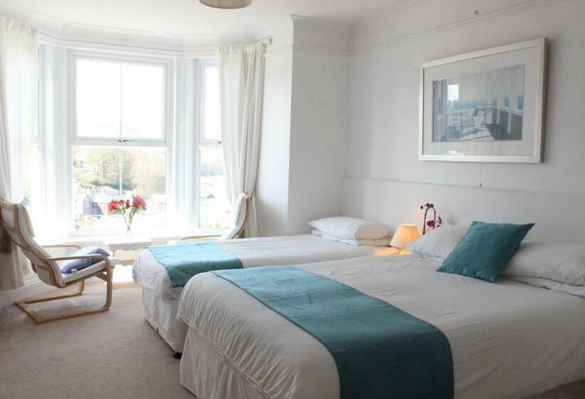 بنسيون Silver Birch Guest House