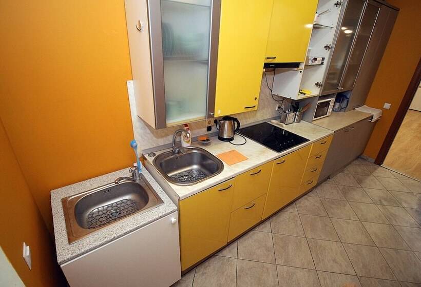 هاستل Homebox Capsule