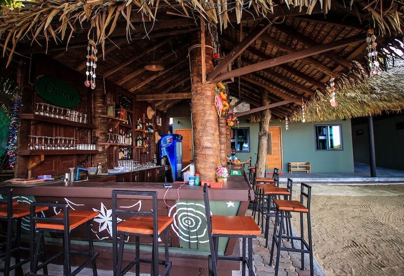 Bandon Beach Bar & Hostel   Adults Only