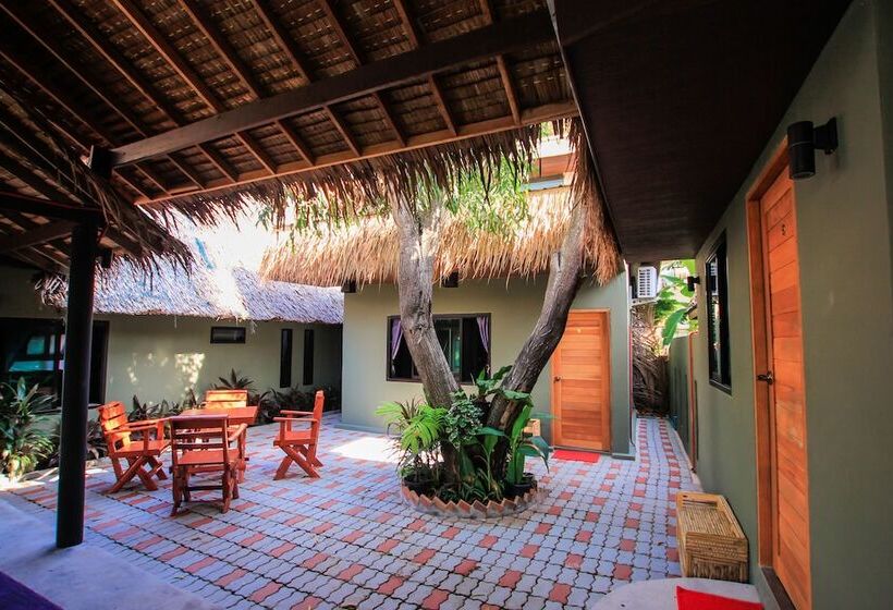 Bandon Beach Bar & Hostel   Adults Only