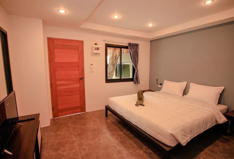 Bandon Beach Bar & Hostel   Adults Only