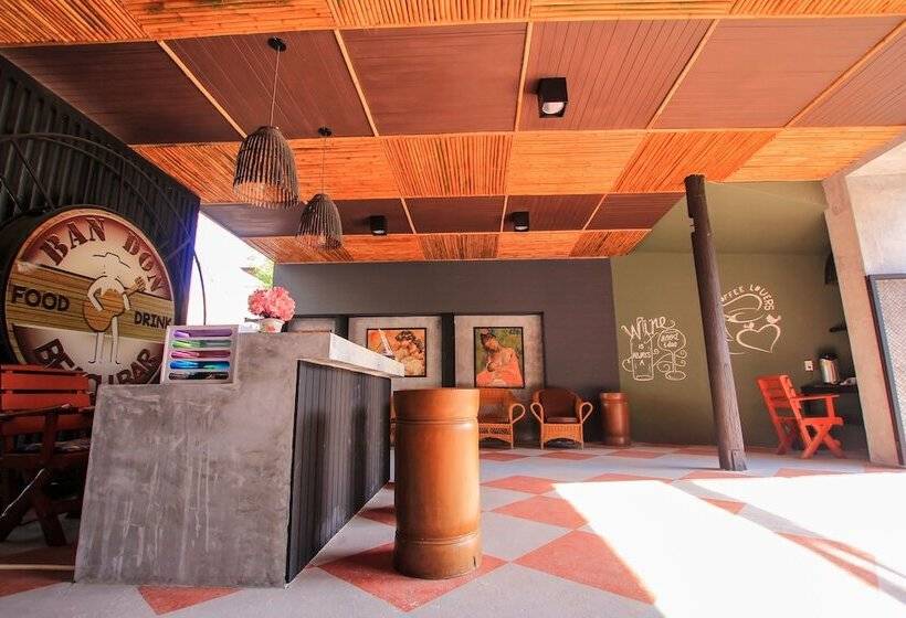 Bandon Beach Bar & Hostel   Adults Only
