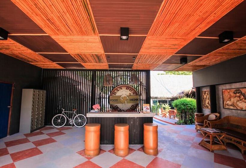 Bandon Beach Bar & Hostel   Adults Only