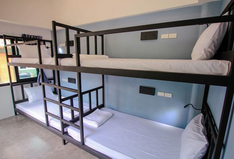 Bandon Beach Bar & Hostel   Adults Only