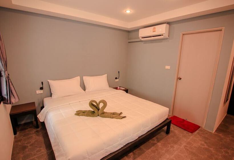 Bandon Beach Bar & Hostel   Adults Only