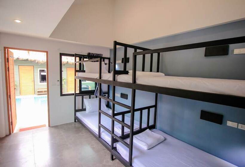 Bandon Beach Bar & Hostel   Adults Only